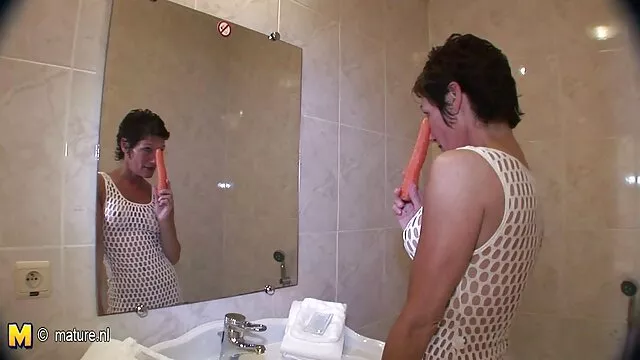 مقعد نوجوان مو قرمز با شورت من! حتی لباس زیرم را عکس های کیر توکون در می آورم!